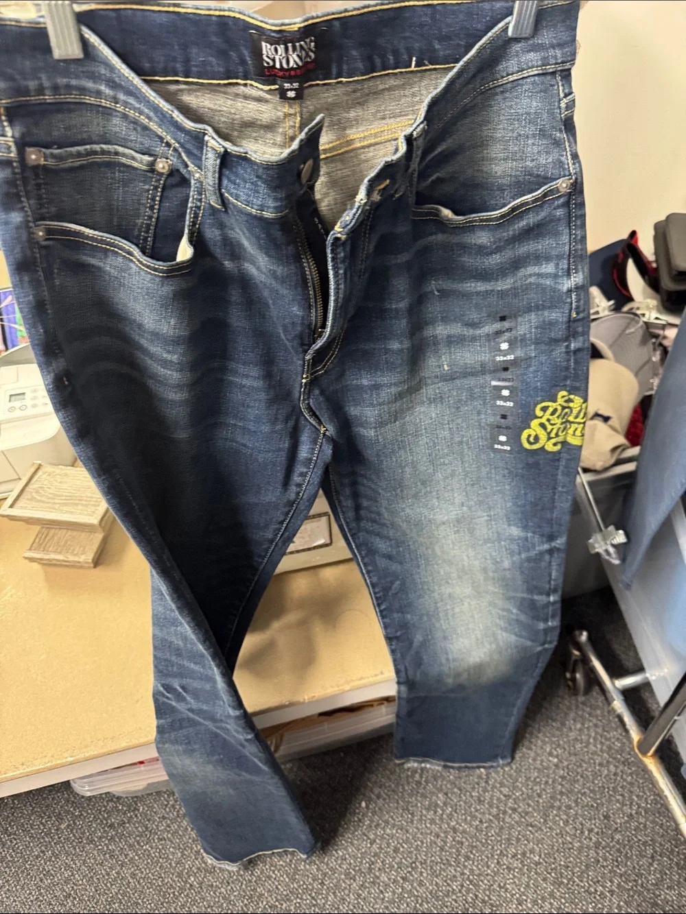 Lucky brand Rolling Stones jeans 33x32 // 081556